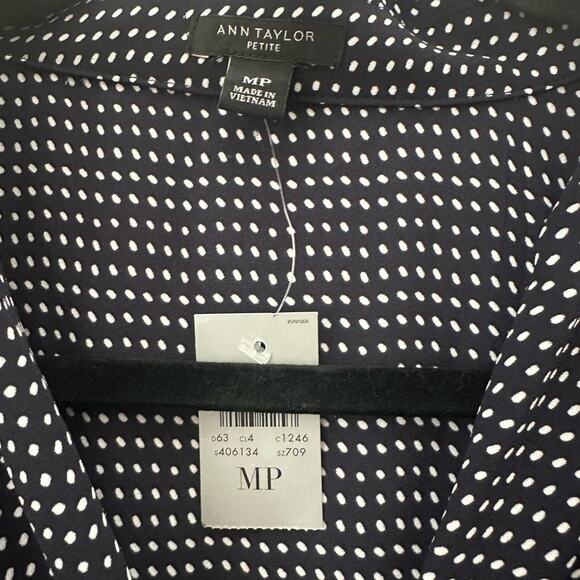 Ann Taylor Black And White Faux Wrap Blouse with V-Neckline Size MP NWT - Picture 3 of 6